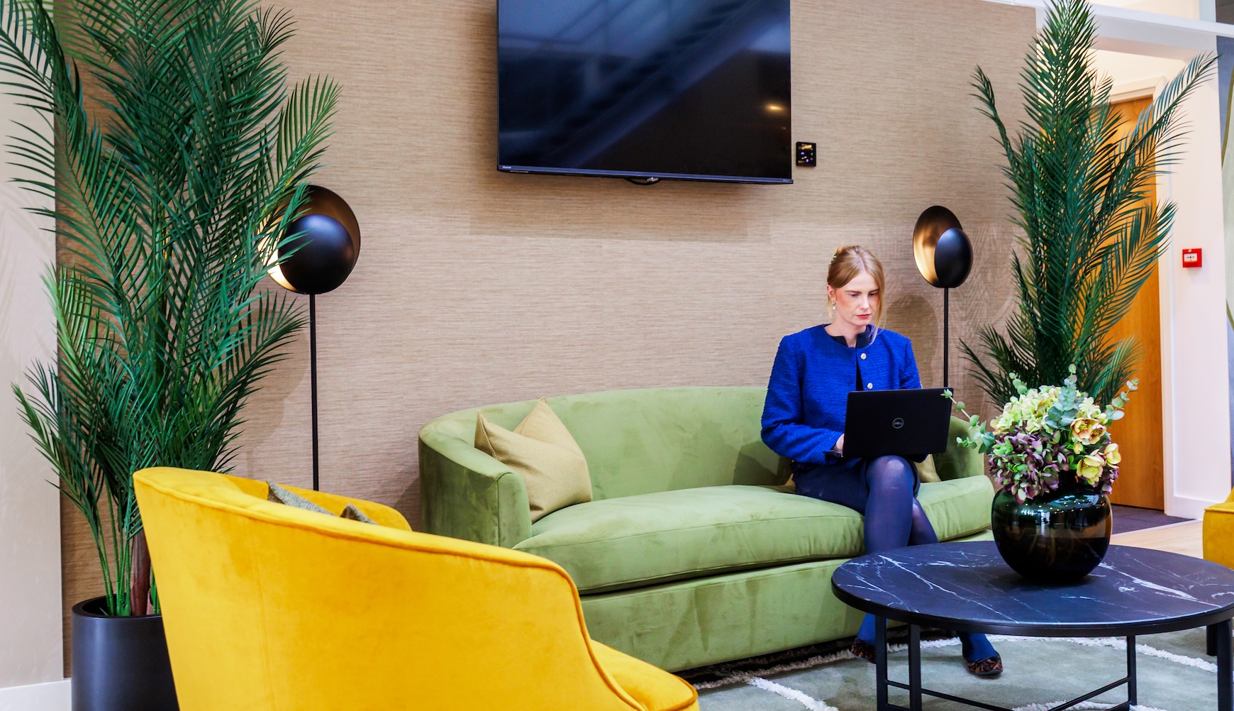 Business lounge at 25 Barnes Wallis Road serviced offices in Fareham by Arena Offices