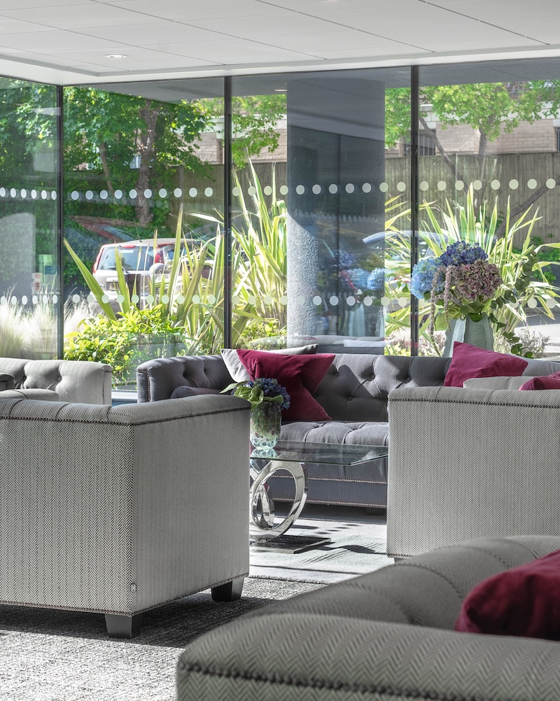 Business lounge seating area at Abbey House serviced offices in Farnborough