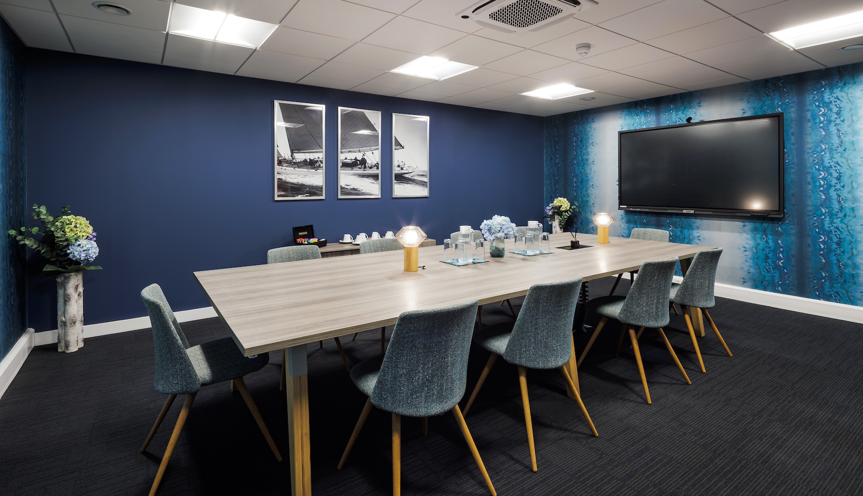 Meeting room at Nimrod Way serviced offices in Ferndown by Arena Offices