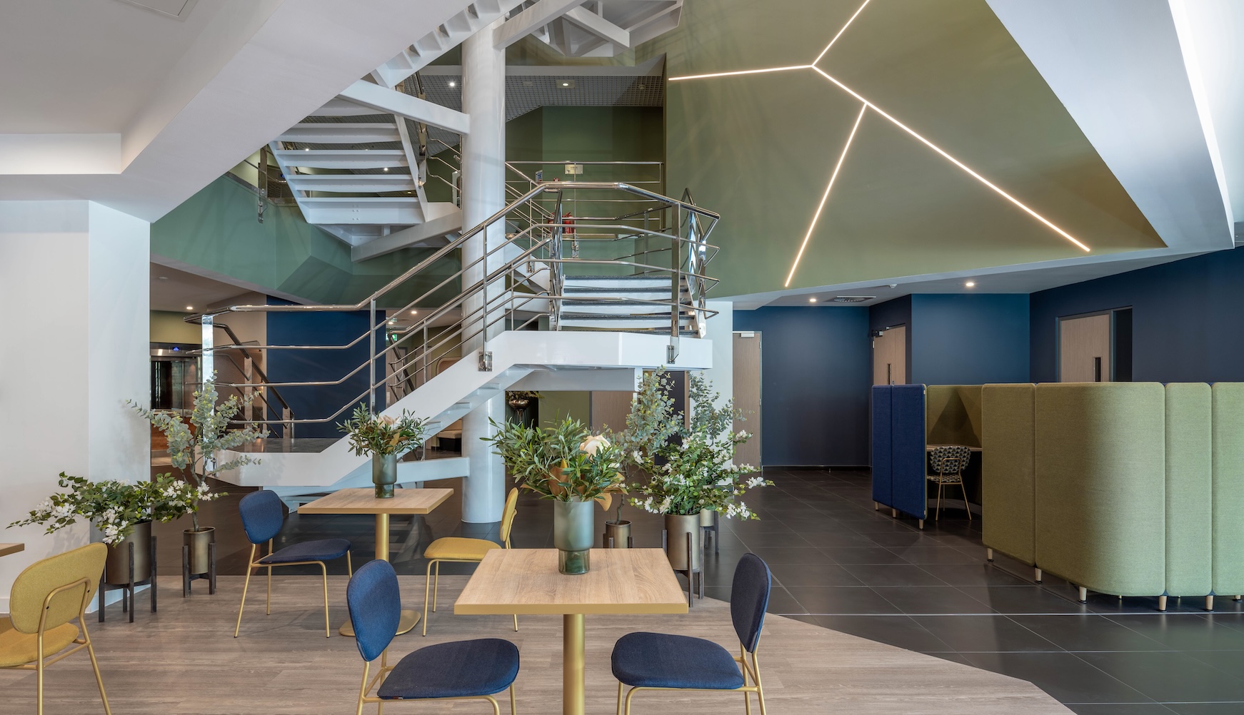 Breakout area at Berkshire Place serviced offices in Reading by Arena Offices