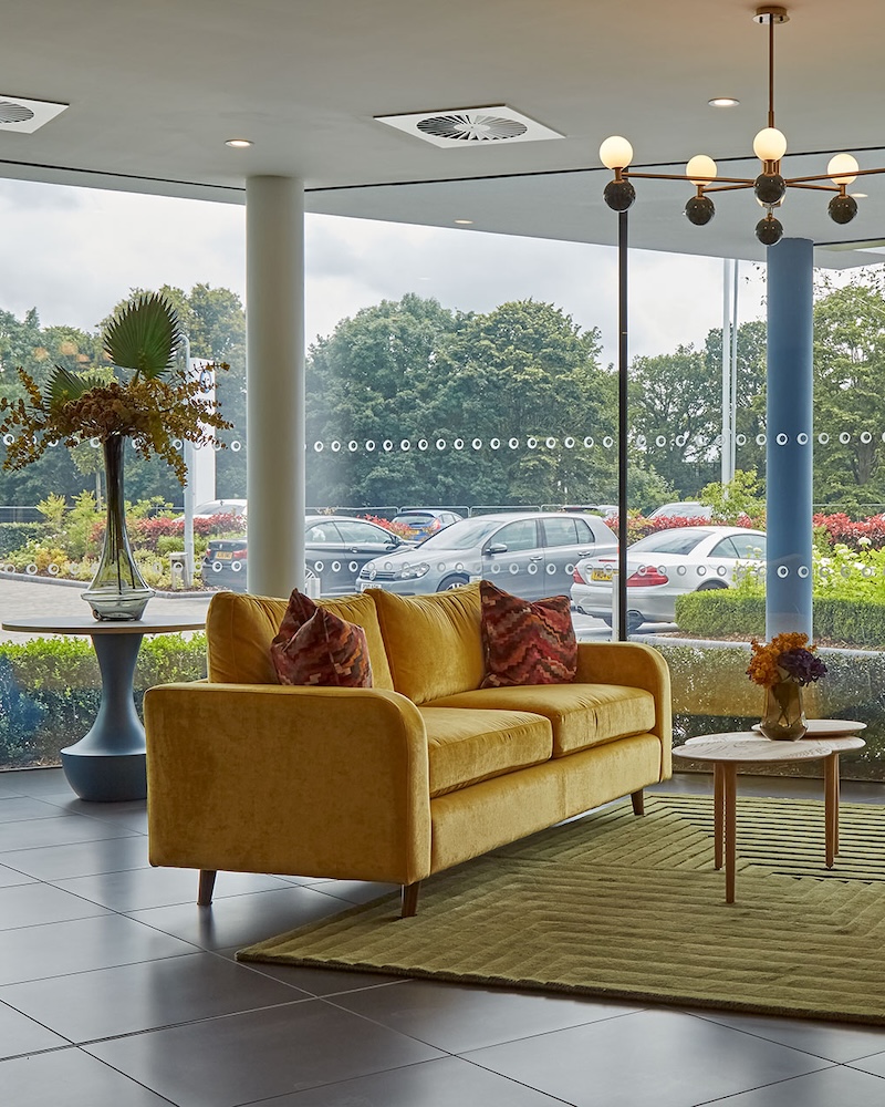 Business lounge at Berkshire Place serviced offices in Reading by Arena Offices