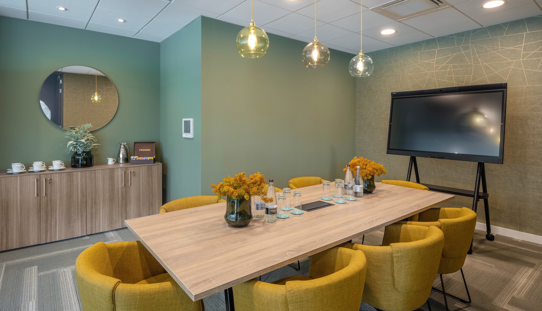 Meeting room interior at Berkshire Place serviced offices in Reading by Arena Offices